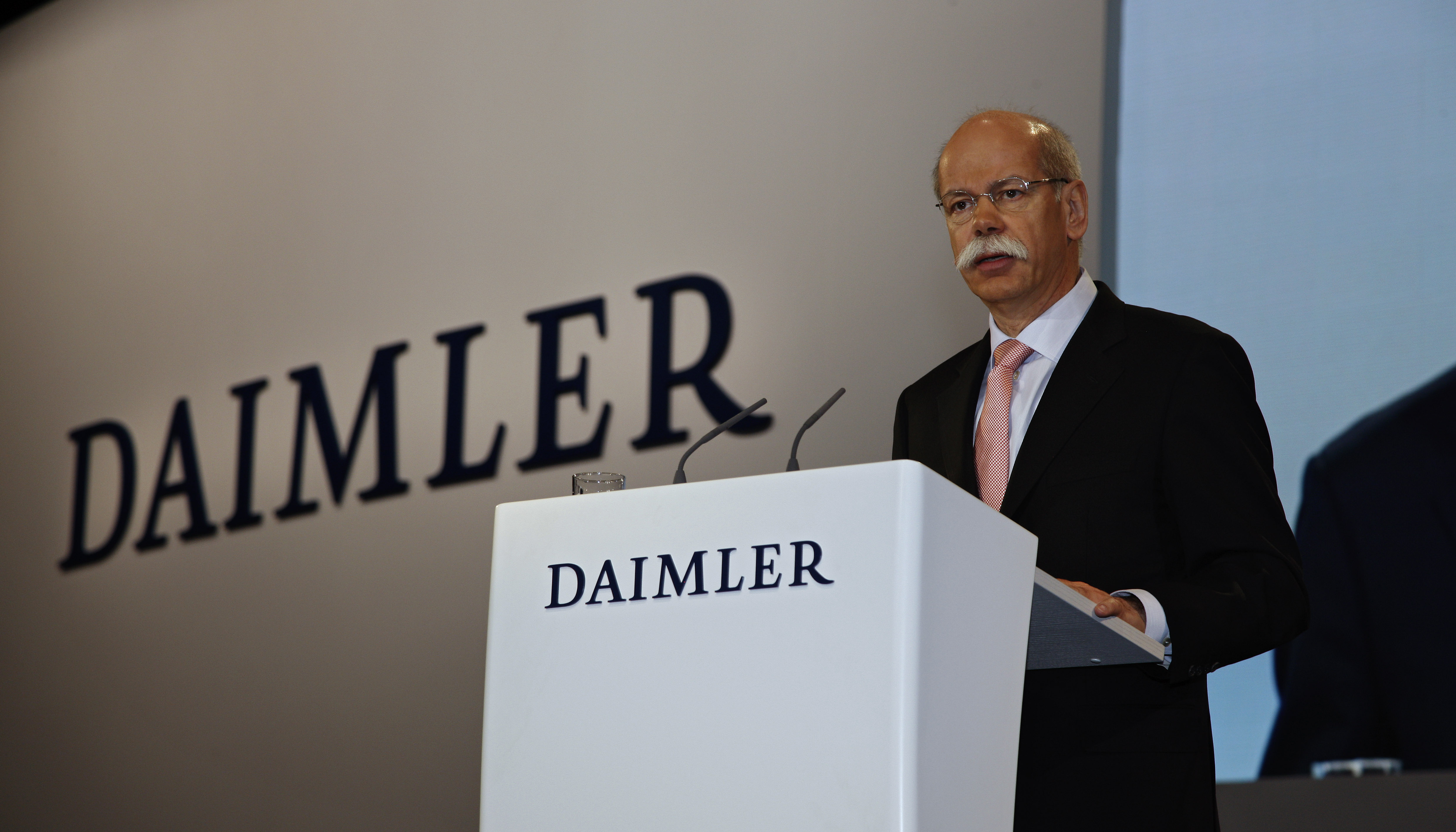 Daimler May Team with Apple, Google on Self-Driving Vehicles