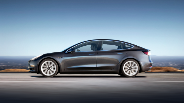 Tesla Model 3 Leaves Nearly Half a Million Waiting